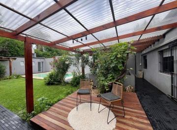 Casa · 250m² · 4 Ambientes · Casa en Venta en La Loma con Quincho y Pileta