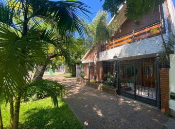 Casa · 200m² · 5 Ambientes · 2 Cocheras · Venta Importante Chalet 5 Ambientes, Banfield R