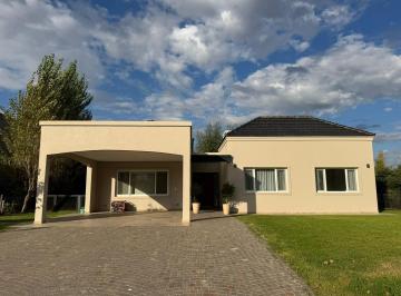 Casa · 177m² · 4 Ambientes · 2 Cocheras · Casa en Una Planta - Don Joaquin