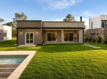 Casa · 180m² · 4 Ambientes · 1 Cochera · Casa en Venta en Casuarinas del Pilar, Zelaya, Pilar