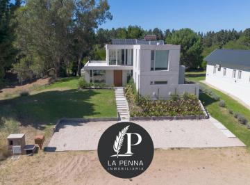 Casa · 217m² · 5 Ambientes · 2 Cocheras · Casa en Costa Esmeralda