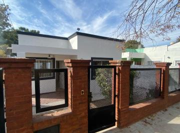 Casa · 330m² · 3 Ambientes · 1 Cochera · Casa en Muñiz