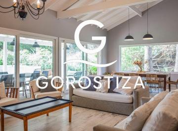 Casa · 200m² · 5 Ambientes · Casa en Venta - Costa Esmeralda