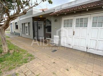 Casa de 4 ambientes, Morón · Venta Casa 4 Ambientes en Haedo Norte con Pileta.