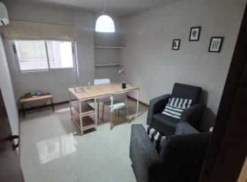 Oficina comercial de 4 ambientes, Ciudad de Mendoza · Alquila Amplia Oficina en Primer Piso Pleno Centro de La Cuidad de Mendoza.