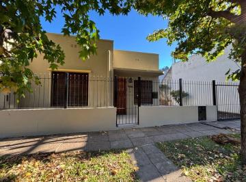 Casa de 3 ambientes, Ituzaingó · Casa con 2 Dorm. y 197 m² en Venta y Alquiler, Ituzaingó Norte