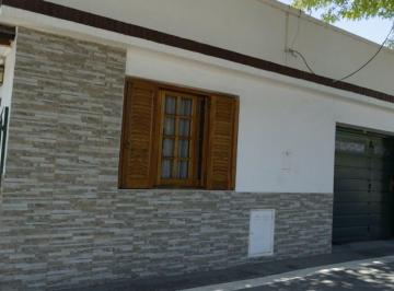 Casa · 266m² · 7 Ambientes · 1 Cochera · Casa en Civit 157 Entre España y Marmol