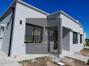 Casa · 152m² · 4 Ambientes · 2 Cocheras · Rbs. Divina Casa Sobre Lote Interno en Santa Elisa, Pilar de