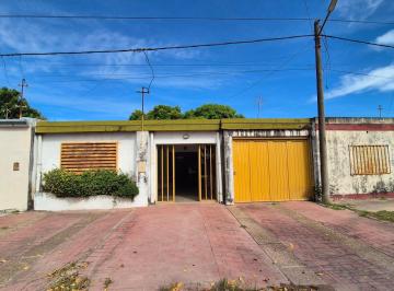 Oficina comercial · 132m² · 4 Dormitorios · Casa Adecuada Para Consultorios en Barranqueras