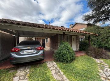 Casa · 170m² · 5 Ambientes · 2 Cocheras · Venta Casa con Parque en Zona Centrica de Adrogue