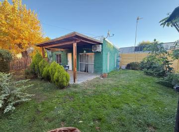 Casa · 200m² · 1 Ambiente · 1 Cochera · Oportunidad Casa en Venta con Jardin Country Roda Bajas Expensas Toma Vehiculo