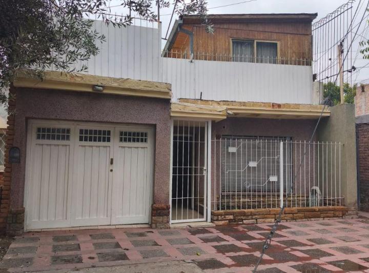 Casa · 126m² · 5 Ambientes · 1 Cochera