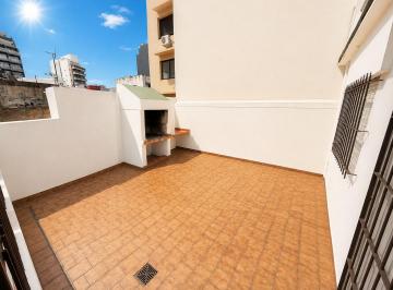 Casa · 214m² · 5 Ambientes · 1 Cochera · Casa de 5 Ambientes con Patio y Dos Terrazas