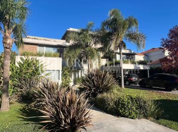 Casa · 359m² · 7 Ambientes · 2 Cocheras · Casa en Alquiler Anual en La Lomada de Pilar