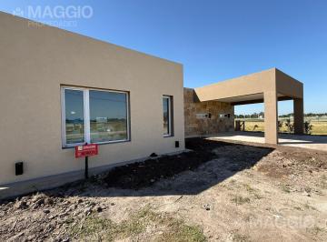 Casa · 142m² · 4 Ambientes · 6 Cocheras · Casa a Estrenar Barrio Privado Fincas