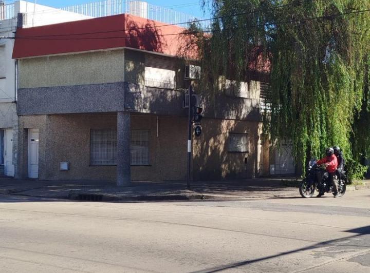 Local en venta en Azcuenaga · 4 ambientes