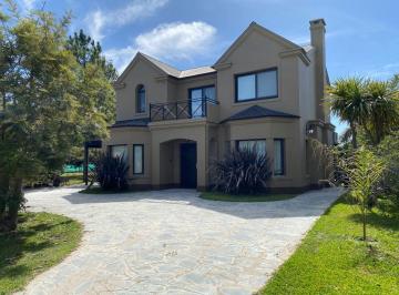 Casa de 7 ambientes, Pilar · Casa con 800 m² de Terreno y 4 Dorm. en Venta, Marinas del Pilar