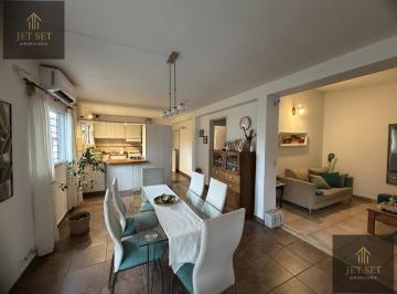 Casa · 163m² · 5 Ambientes · 2 Cocheras · Hermosa Casa en Venta - Carlos Paz Sierras