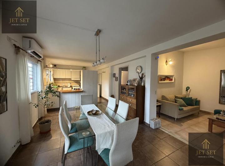 Casa · 163m² · 5 Ambientes · 2 Cocheras