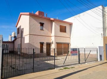 Casa · 4 Ambientes · 2 Cocheras · Casa - Comodoro Rivadavia