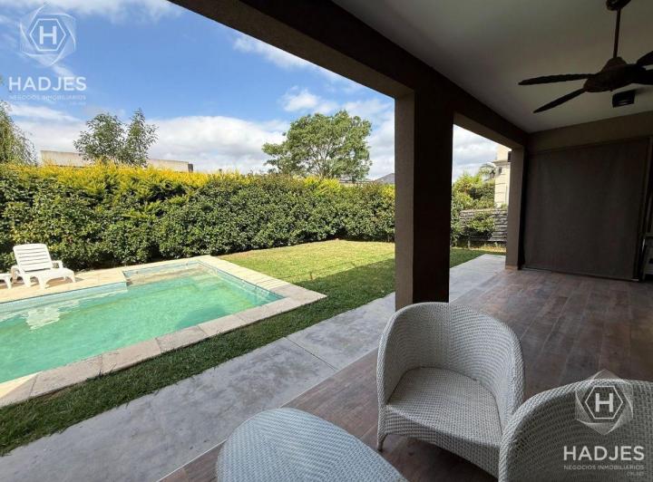 Casa · 250m² · 4 Ambientes · 2 Cocheras