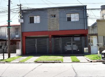 imagen1 · Casa de 4 Dorm., 2 Cocheras y Patio con Piscina