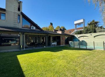 Casa · 305m² · 4 Ambientes · 2 Cocheras · Casa - Castelar