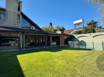 Casa · 305m² · 4 Ambientes · 2 Cocheras · Casa - Castelar