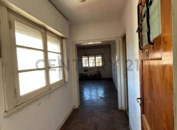Departamento · 64m² · 3 Ambientes · Departamento 3 Ambientes a Reciclar — Zona Terminal Vieja