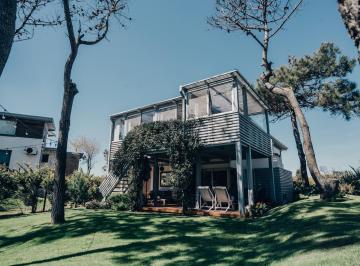 Casa · 290m² · 6 Ambientes · 3 Cocheras · Casa Moderna en Carilo Primera Fila con Vista Al Mar