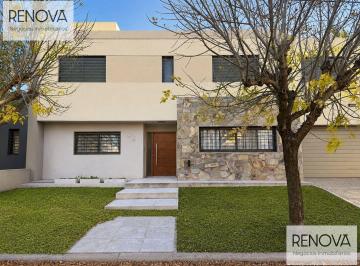 Casa · 290m² · 8 Ambientes · 3 Cocheras · Excelente Casa en Tejas II, Apta Credito!