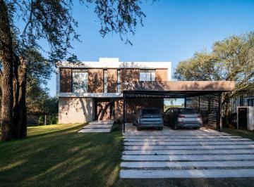 Casa · 320m² · 6 Ambientes · 2 Cocheras · Casa Premium en Venta | Valle del Golf | 5 Dorm.