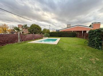 Casa · 77m² · 3 Ambientes · Casa de Dorm. en Venta en Tds2 con Pileta