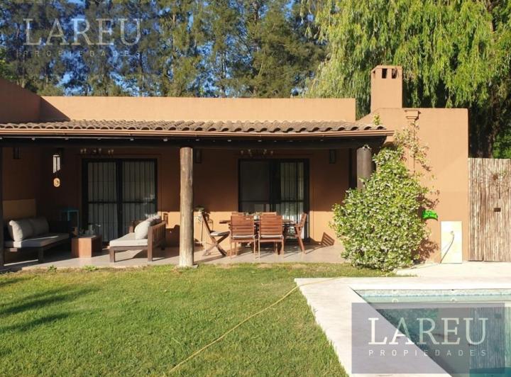 Casa · 160m² · 5 Ambientes · 2 Cocheras