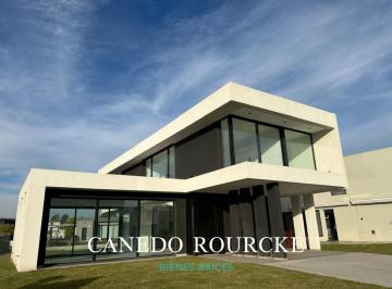 Casa · 810m² · 5 Ambientes · Casa en Terralagos Lote Interno