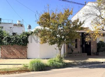 Casa · 157m² · 6 Ambientes · 1 Cochera · Casa en Zona Centro – Venado Tuerto