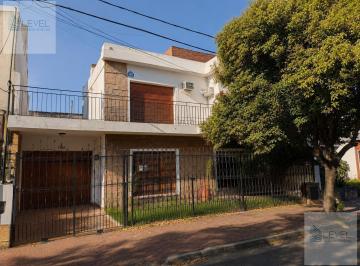 Casa · 198m² · 7 Ambientes · 3 Cocheras · Casa 3 Dorm. Patio Cochera Barrio Maipú