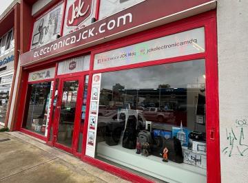 Local comercial · 230m² · 5 Ambientes · Local en San Juan en Av Colon