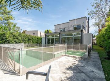 Casa · 274m² · 5 Ambientes · 4 Cocheras · Casa en Venta en Barrio Privado El Aromo en Loma Verde - 3 Dorm. con Pileta - Apto Credito