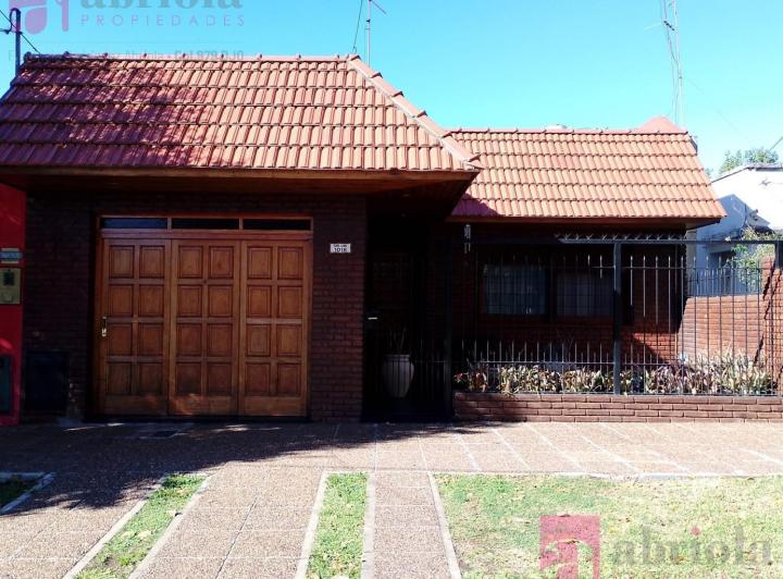Casa · 97m² · 4 Ambientes · 1 Cochera