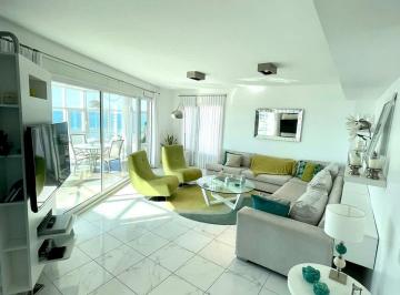 Departamento · 211m² · 4 Ambientes · 2 Cocheras · Alquiler de Exclusivo Piso Amoblado Frente Al Mar en Bahia Varese