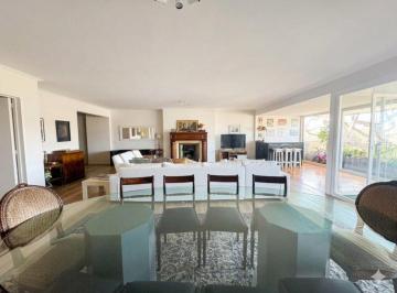 Departamento · 205m² · 4 Ambientes · 2 Cocheras · J. F. Kennedy 2800 - Buen Piso con Vista a Plaza Emb. Usa.