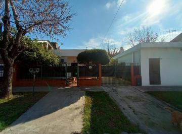 Casa · 58m² · 3 Ambientes · 1 Cochera · Venta de Casa Multifamiliar en Jose Leon Suarez