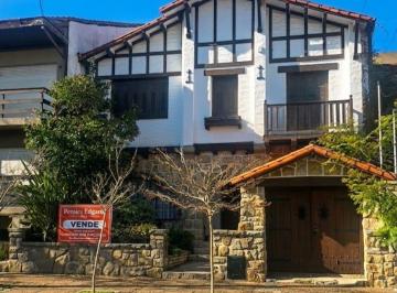 Casa · 280m² · 4 Dormitorios · 2 Cocheras · Venta Chalet. 4 Dorm.. Jardin y Piscina. Stella Maris.