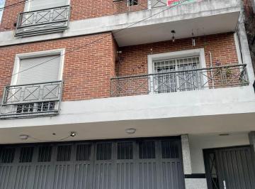 Departamento · 70m² · 3 Ambientes · Alquiler Departamento 3 Ambientes en Ramos Mejia Al Frente con Balcón