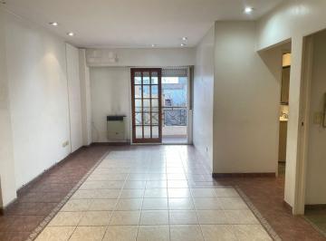 Departamento · 70m² · 3 Ambientes · Alquiler Departamento 3 Ambientes en Ramos Mejia Al Frente con Balcón