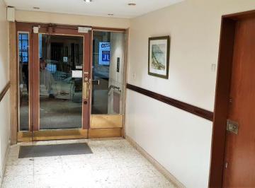 Departamento de 2 ambientes, Caballito · Departamento de 46 m² + 10 m² de Patio con 1 Dormitorio en Venta en Caballito a m de Av Rivadavia