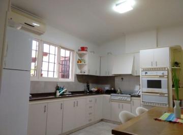 Casa · 112m² · 4 Ambientes · 1 Cochera · Casa de 3 Dorm. en Jorge Cura y Oroño