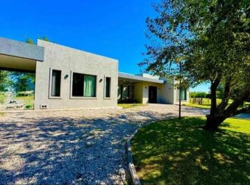 MGZ-MGZ-803_2 · Casa en Venta en Carlos Keen 4amb con Piscina Toma Permuta