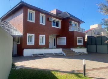 Casa · 383m² · 14 Ambientes · 2 Cocheras · Casa en Ringuelet